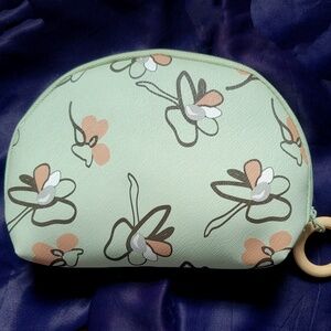 Ipsy Makeup bag, New w/o Tag. FREE WITH ANY PURCHASE FROM MY CLOSET